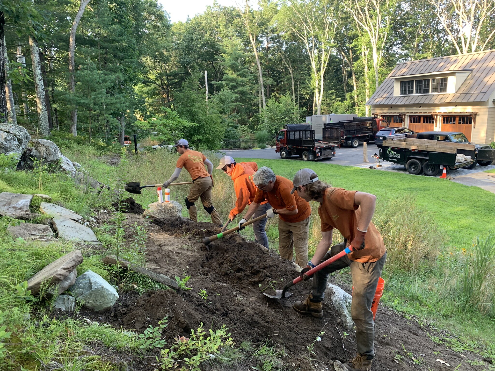 crew-working-front-yard